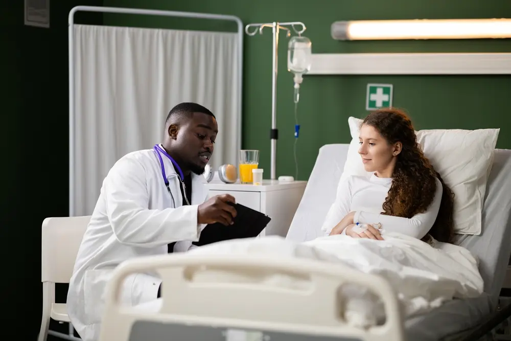 Female doctor evaluating a man during an urgent medical visit
