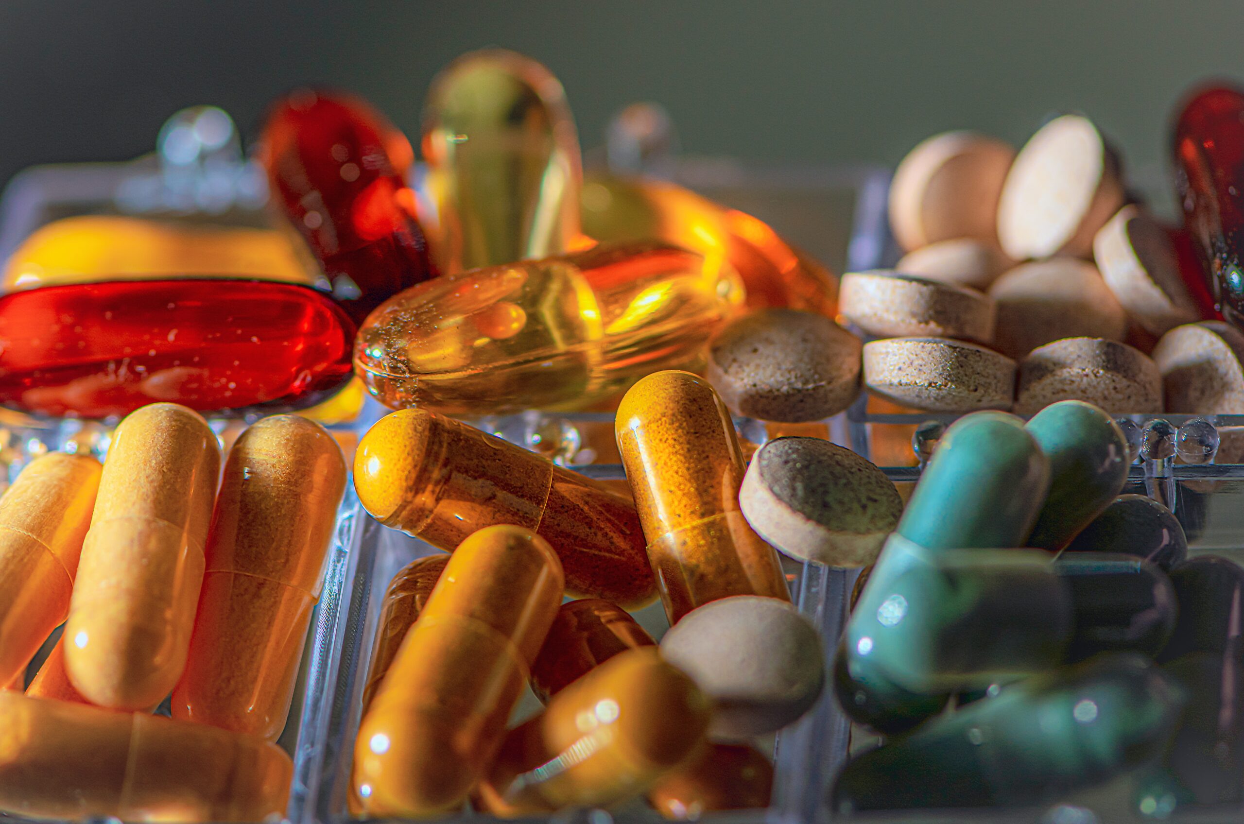 Assorted tablets and capsules for heart disease medication management